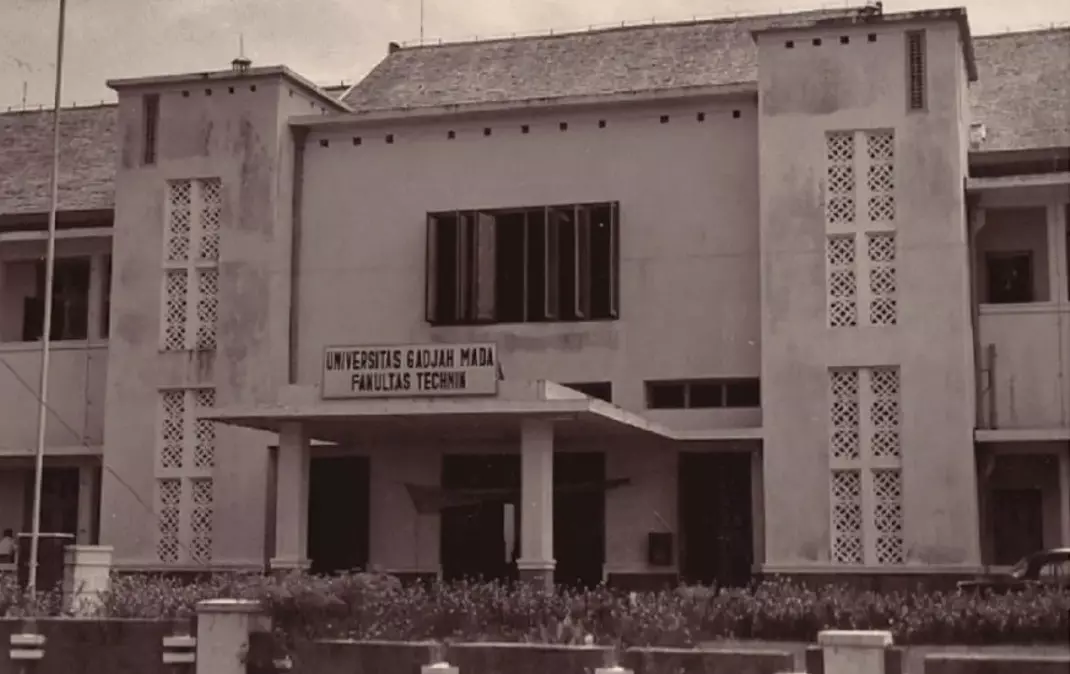 17 Februari 1946: Sekolah Tinggi Teknik Bandung dibuka di Yogyakarta 17 Februari 1946: Sekolah Tinggi Teknik Bandung dibuka di Yogyakarta