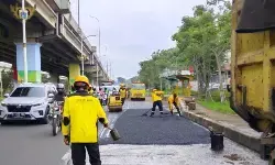 Jaktim perbaiki ribuan titik jalan berlubang