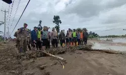 Jalur Kebonagung–Gubug terputus akibat tanggul Sungai Tuntang jebol