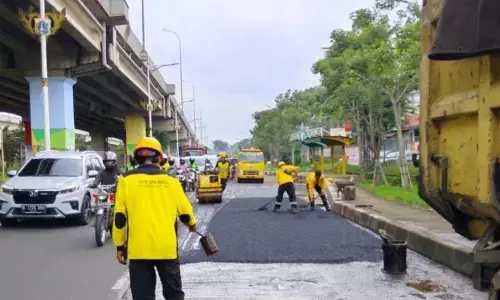 Jaktim perbaiki ribuan titik jalan berlubang