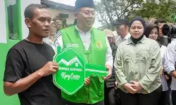 Wakil Ketua DPR resmikan relokasi 8 rumah korban longsor di Bandung
