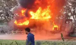 Tim gabungan tangani kebakaran truk tangki di KM 185 Tol Cipali