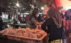 H-1 Ramadan, harga bahan pokok di Pasar Lemabang naik, warga sesuaikan belanja