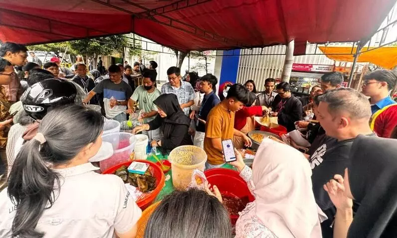Hari pertama puasa, war takjil sudah dimulai di Jl. Sabang Hari pertama puasa, war takjil sudah dimulai di Jl. Sabang