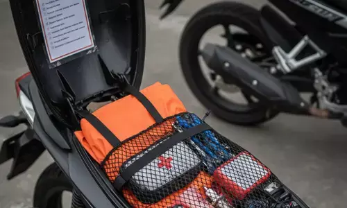 Perlengkapan wajib di bawah jok motor untuk mudik aman