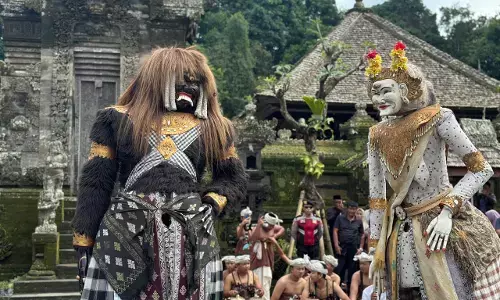 Desa Wisata Penglipuran gelar pementasan Barong Landung