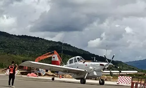 Pesawat pengangkut BBM terbakar di Krayan dan ada korban tewas