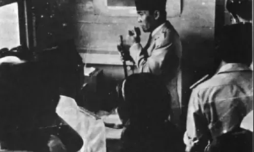 19 Februari 1954: Sukarno tinjau pos penjagaan Gunung Merapi