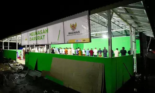 Masyarakat Pidie Jaya tarawih perdana di meunasah darurat BAZNAS