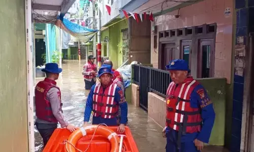 Jumat siang, banjir di Kebon Pala Jaktim capai satu meter lebih