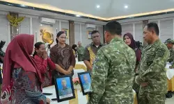 Panglima TNI serahkan santunan kepada keluarga 23 prajurit marinir gugur
