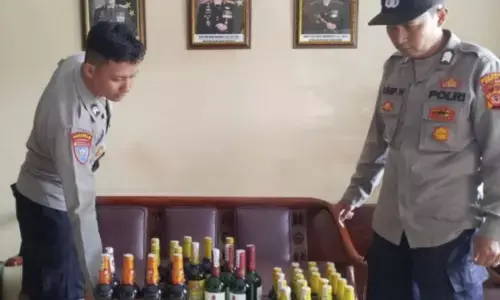 Polisi gerebek rumah tempat penyimpanan minuman keras di Garut