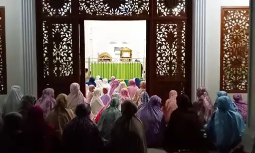 Malam Ke-3 Ramadan, jemaah membludak di Masjid Darut Taqwa OKI