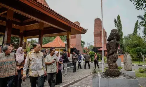 Menbud tinjau koleksi hingga potensi pengembangan Museum Mpu Tantular