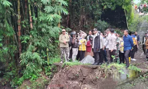 Menteri PU pastikan bangun jembatan putus akibat banjir di Jember