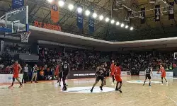 Pelita Jaya sapu bersih setengah musim untuk puncaki klasemen