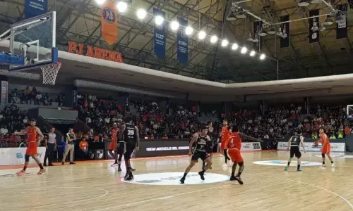 Pelita Jaya sapu bersih setengah musim untuk puncaki klasemen