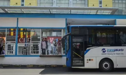 Bus Transjakarta Koridor 13 terlambat hingga 39 menit Senin pagi