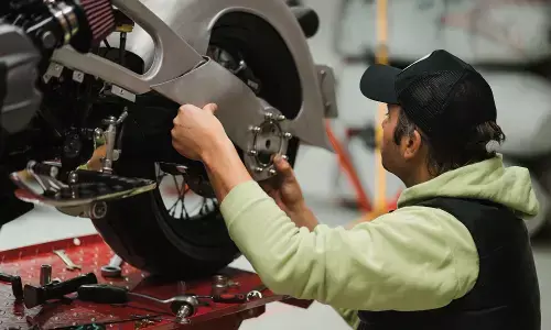 Cek ban motor sebelum Mudik