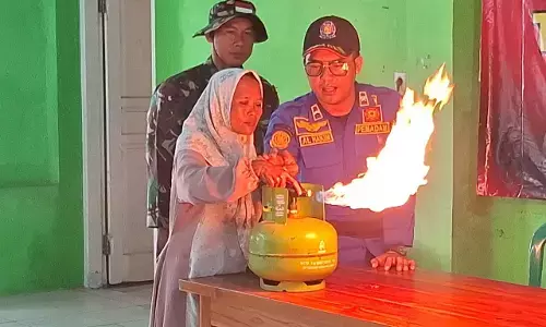 Ibu-Ibu PKK Desa Cikuya dilatih sigap hadapi kebakaran Ibu-Ibu PKK Desa Cikuya dilatih sigap hadapi kebakaran