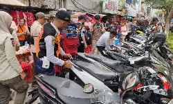 Puluhan motor parkir liar terjaring operasi cabut pentil di Glodok