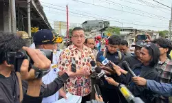 Anggota DPRD DKI Kenneth geram pantau macet di lokasi proyek Flyover Latumenten