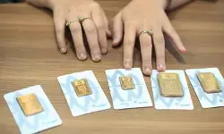 Rabu ini emas Antam merosot Rp45.000 ke angka Rp3,023 juta/gr