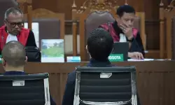 Bacakan duplik, Kerry Riza tegaskan tak terlibat dalam tata kelola minyak dan produk kilang