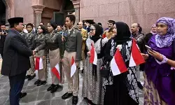 Diaspora Indonesia sambut kedatangan Presiden Prabowo di Abu Dhabi Diaspora Indonesia sambut kedatangan Presiden Prabowo di Abu Dhabi