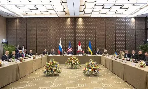 Inggris umumkan sanksi terbesar atas Rusia Inggris umumkan sanksi terbesar atas Rusia