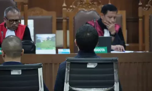 Bacakan duplik, Kerry Riza tegaskan tak terlibat dalam tata kelola minyak dan produk kilang