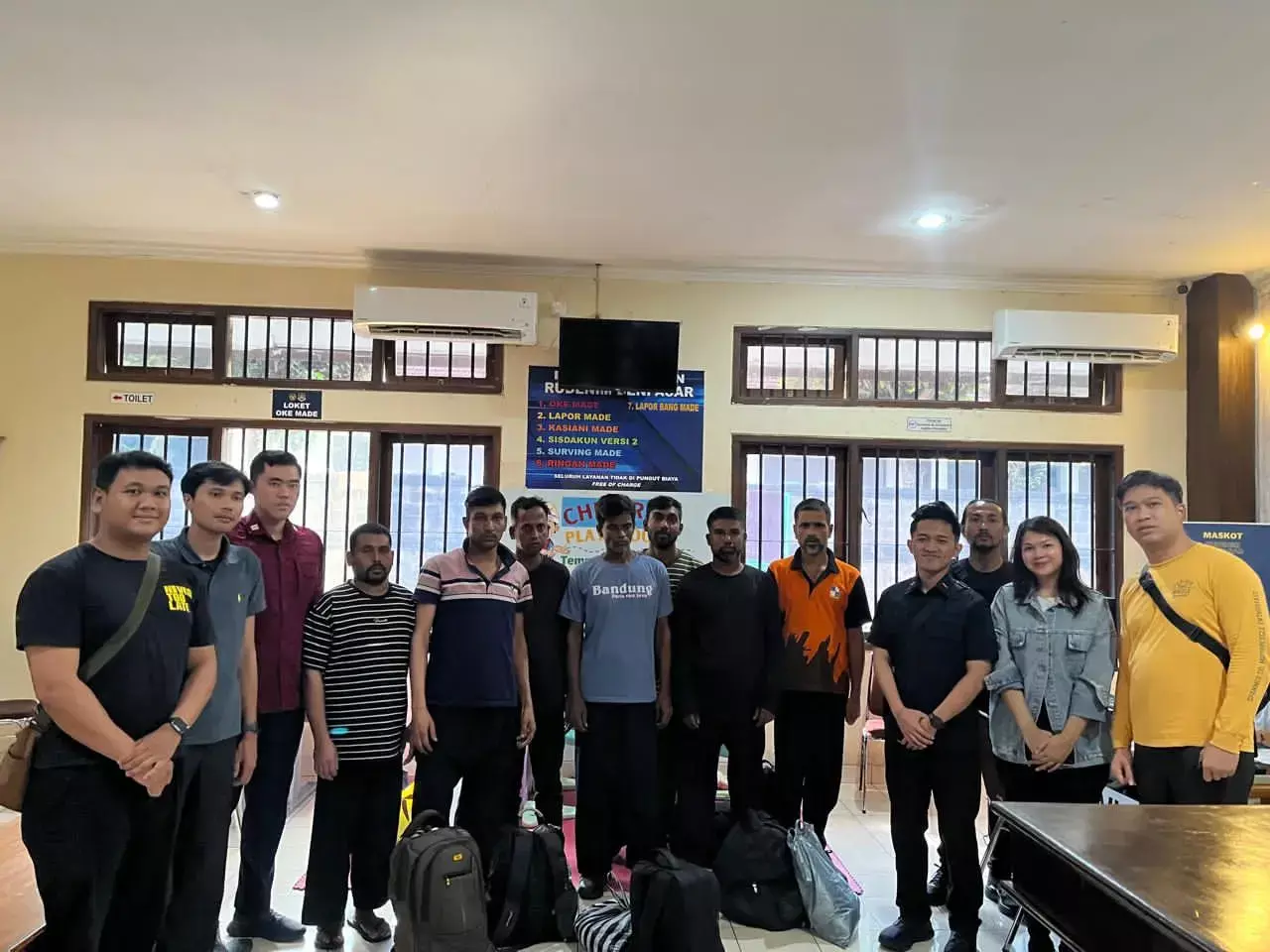 Imigrasi Denpasar amankan 7 WNA Bangladesh tanpa identitas