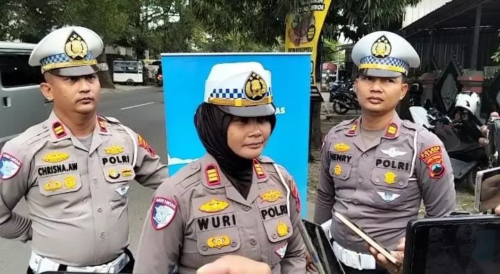 Satlantas Polres Tegal tebar berkah Ramadan di jalan raya Satlantas Polres Tegal tebar berkah Ramadan di jalan raya