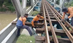 Tinggalkan bantalan jayu, KAI Sumut dorong teknologi ramah lingkungan di jalur KA Tinggalkan bantalan jayu, KAI Sumut dorong teknologi ramah lingkungan di jalur KA