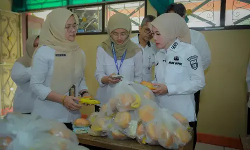 Pastikan MBG sesuai standar, Wabup Dwi Fajar monitoring sejumlah sekolah