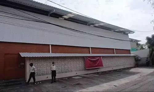 Lapangan padel di Pulomas disegel permanen, tak punya izin bangunan Lapangan padel di Pulomas disegel permanen, tak punya izin bangunan