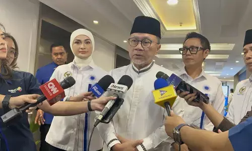 Zulkifli Hasan dorong Fraksi PAN berbagi di daerah, siapkan mudik gratis lebaran