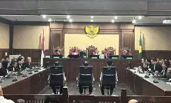 Sidang putusan korupsi minyak mentah digelar hingga dini hari Sidang putusan korupsi minyak mentah digelar hingga dini hari