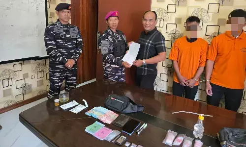 Pos Kamla Pangkalan Susu serahkan dua diduga pelaku kejahatan narkotika ke Polres Langkat Pos Kamla Pangkalan Susu serahkan dua diduga pelaku kejahatan narkotika ke Polres Langkat