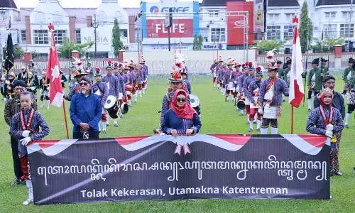 Bawa pesan damai, ratusan warga datangi Polda DIY dengan berbaju adat Bawa pesan damai, ratusan warga datangi Polda DIY dengan berbaju adat