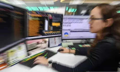 IHSG ditutup menguat di tengah wait and see data ekonomi pekan depan