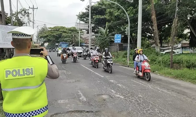 Satlantas Polres Rembang terapkan e-tilang handheld, pelanggar bayar denda lewat BRIVA .