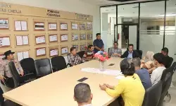 Kasus pelemparan petasan ke pengemudi angkutan diselesaikan secara RJ Kasus pelemparan petasan ke pengemudi angkutan diselesaikan secara RJ