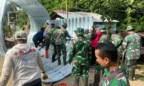Kodim Kudus bangun jembatan armco untuk penghubung di Desa Pedawang