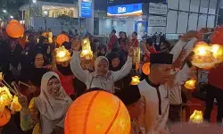 79 kelompok semarakkan Pawai Lampion di Singkawang