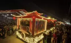 Ribuan warga hadiri Pawai Lampion Imlek 2577 di Singkawang Ribuan warga hadiri Pawai Lampion Imlek 2577 di Singkawang
