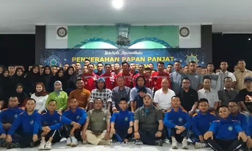 Blue Ocean Akademi Maritim Suaka Bahari Cirebon serahkan papan panjat dinding