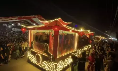 Ribuan warga hadiri Pawai Lampion Imlek 2577 di Singkawang Ribuan warga hadiri Pawai Lampion Imlek 2577 di Singkawang