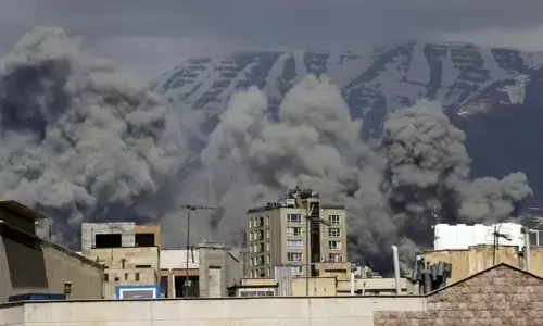 Lebih dari 2.000 lokasi di Iran dibombardir Amerika Serikat dan Israel