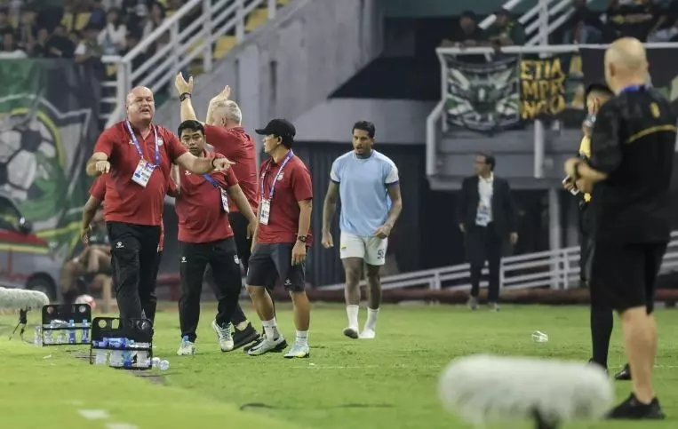 Pelatih Persib enggan komentar banyak usai imbang 2-2 lawan Persebaya Pelatih Persib enggan komentar banyak usai imbang 2-2 lawan Persebaya